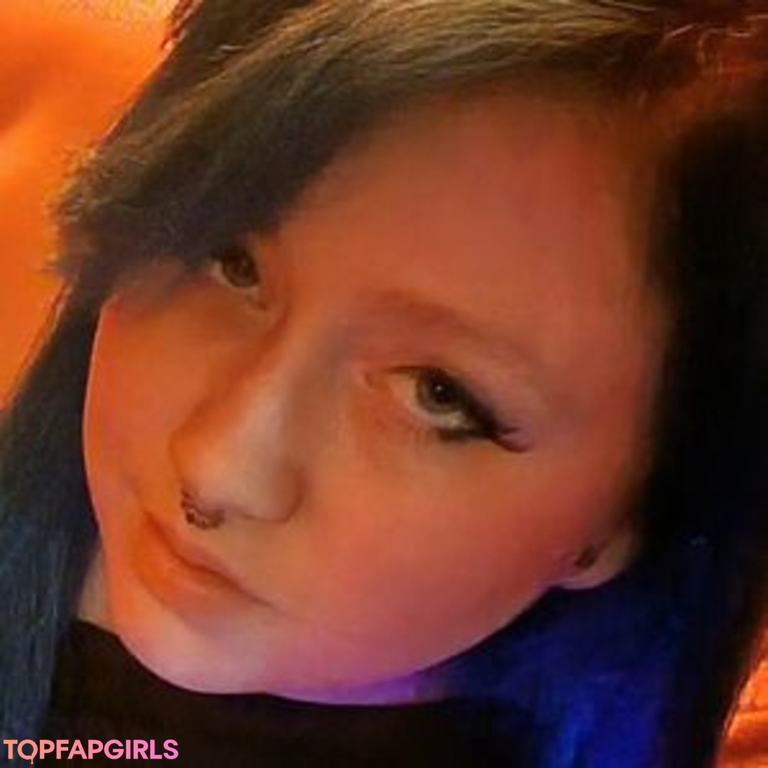 scarlettkcup art model pic