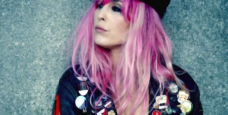 Noomi Rapace model pic