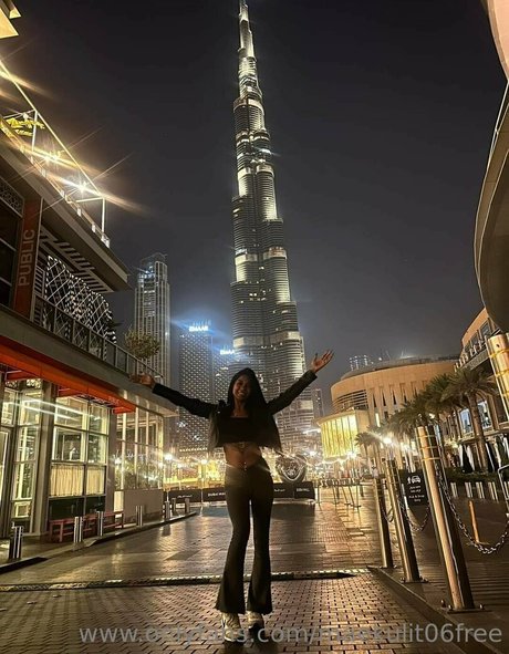 Mae Kulit nude model pic