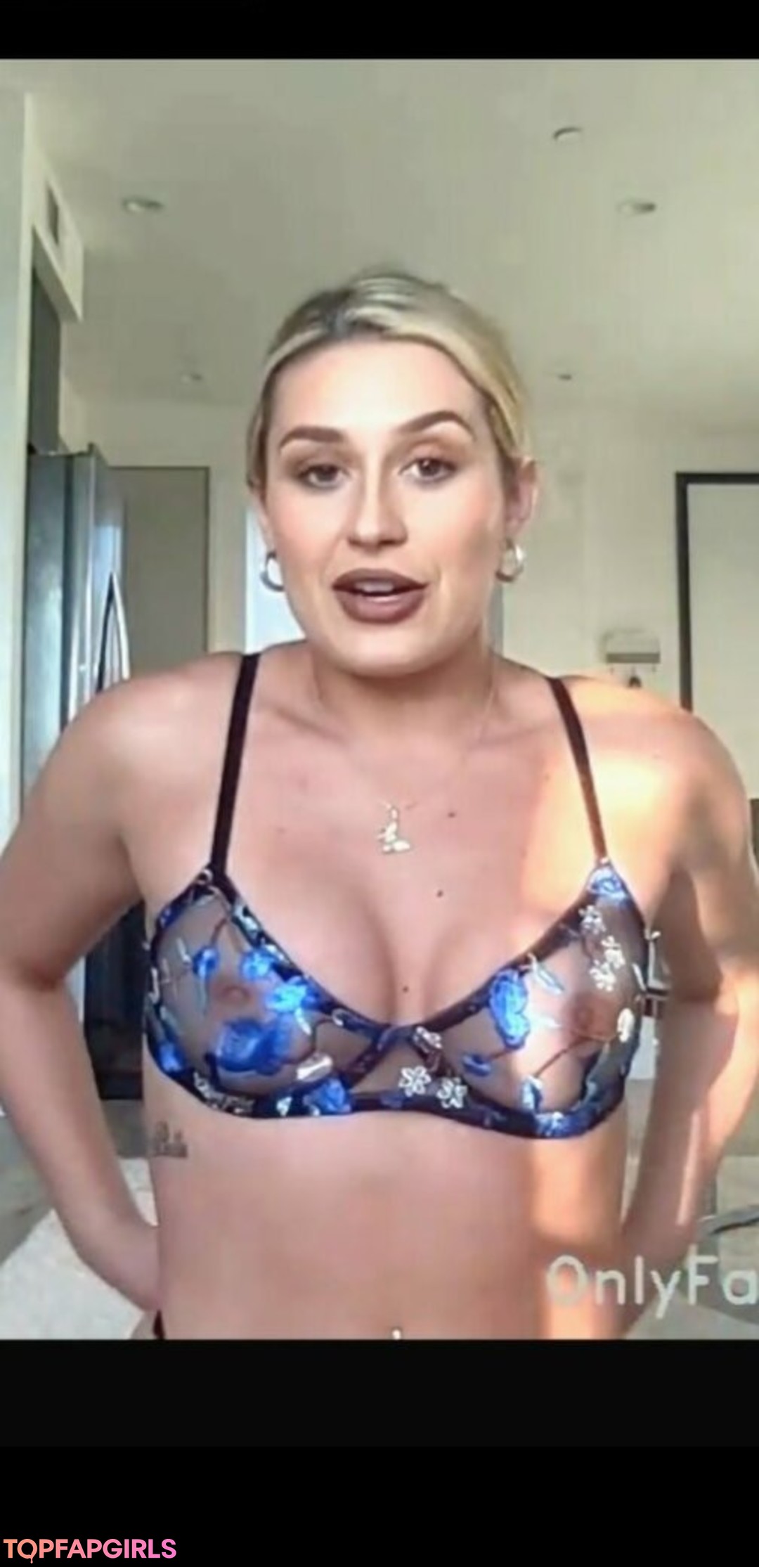 Lauren Corazza sex model pic