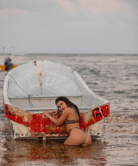 Jesenia Echeverria free model picture