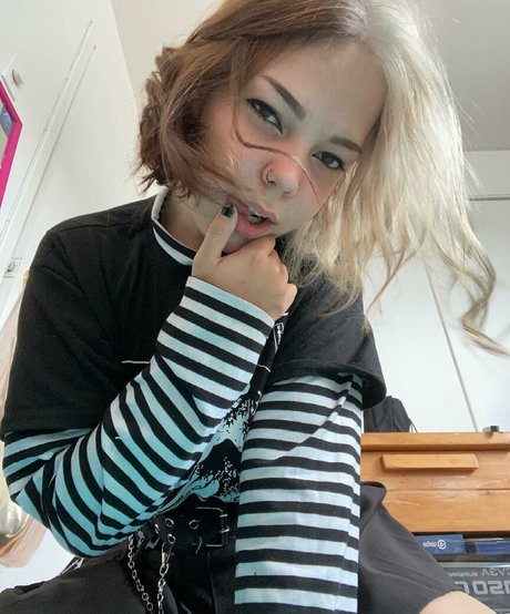 Taell model nudes archive