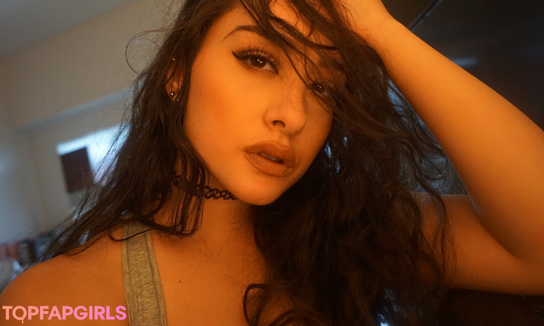 Olivia Hailey free star image