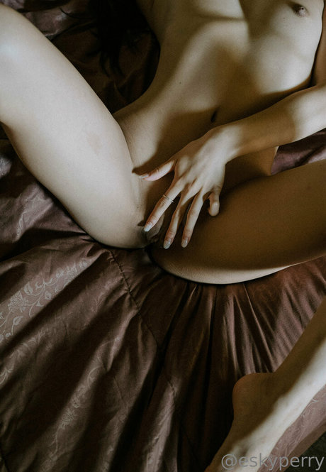 eskyperry adult model pic