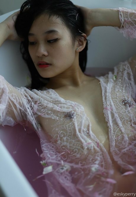 eskyperry sexy actress gallery