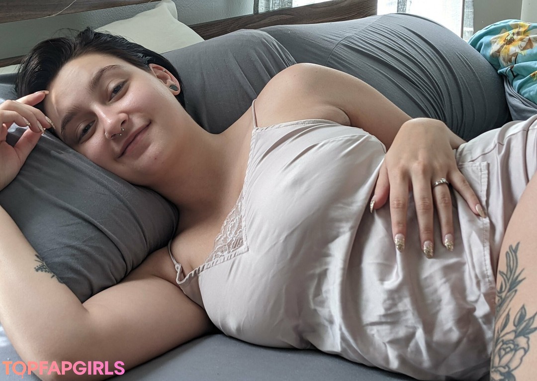 naomistarr star nudes image