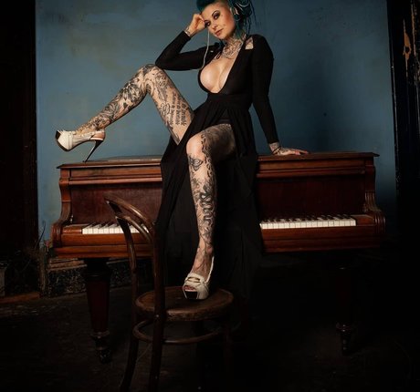 bisexual couple onlyfans exclusive pics