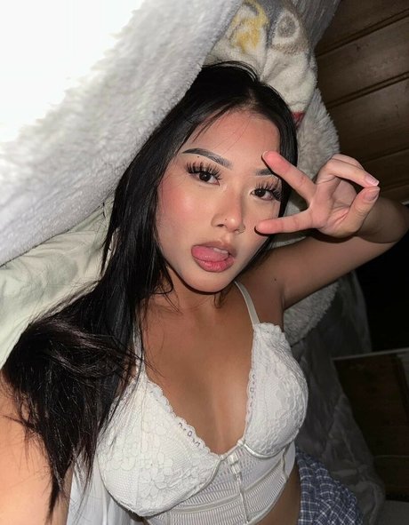 Faith Vang pornstar photo