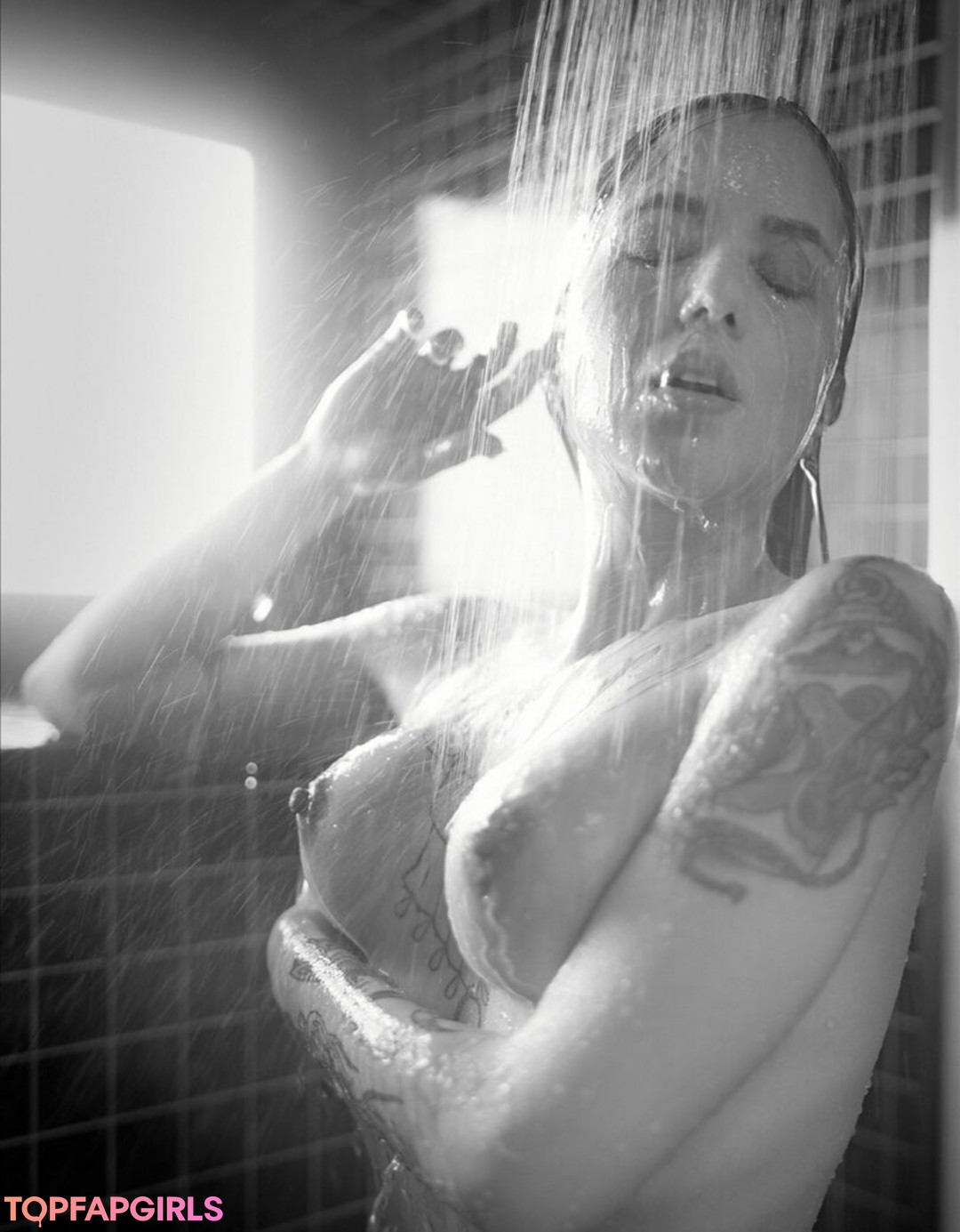 Ana Almeida naked actress image
