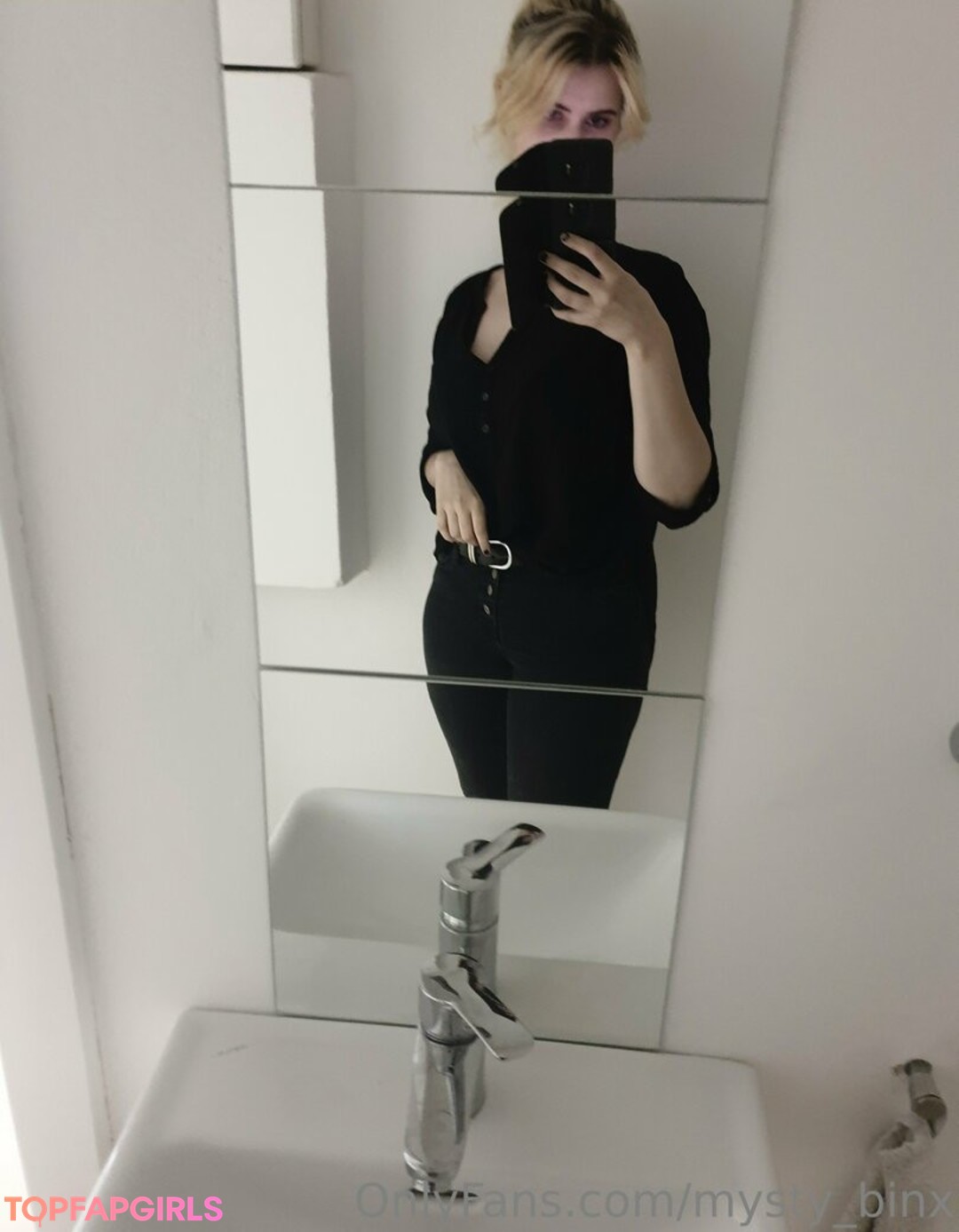 mysty binx pornographic model pics