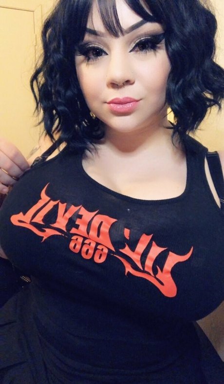 SpookyGirlLove model pretty pics