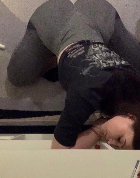 ell8ta sex model image