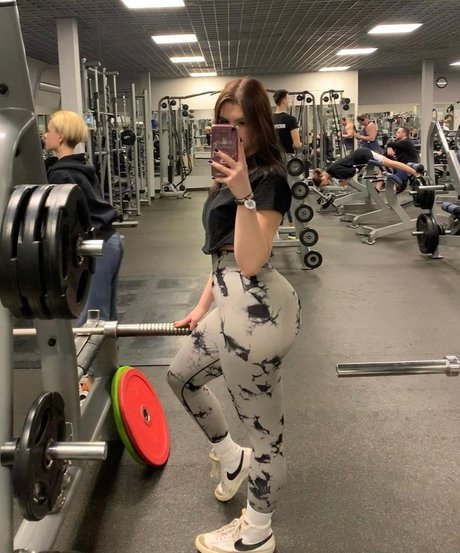 ell8ta nude pornstar img