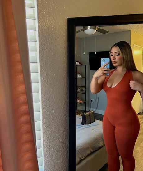 emelyelenaa nice pornstar img