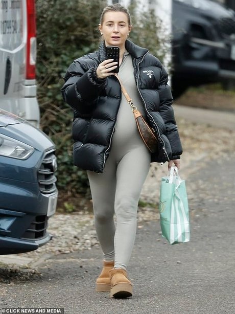 Dani Dyer star top pic