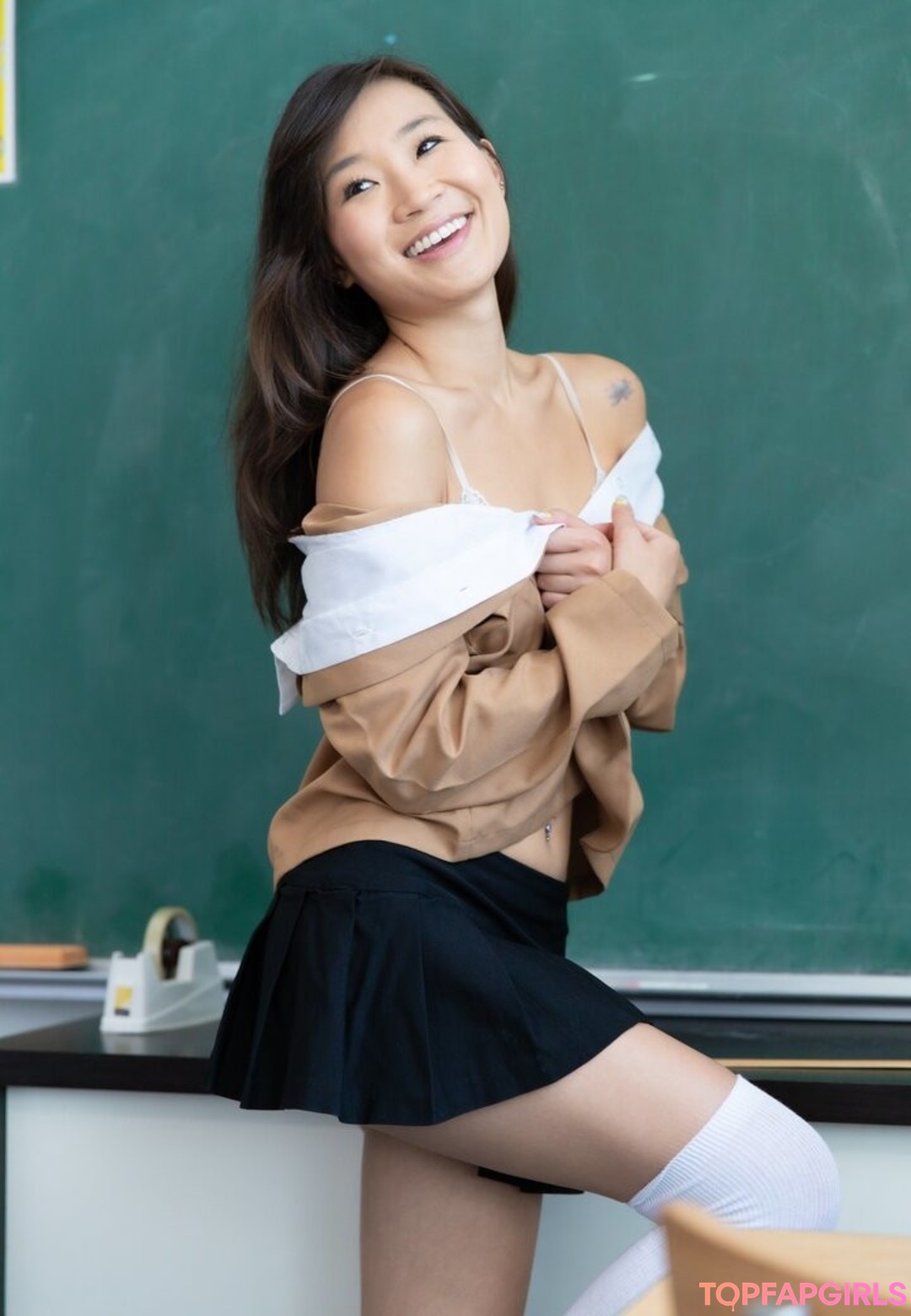 Jeannie Elise Mai nude model galleries