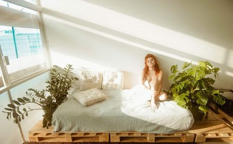 Ellora Haonne star erotic pic