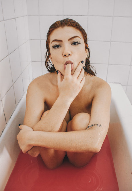 Ellora Haonne pretty star img