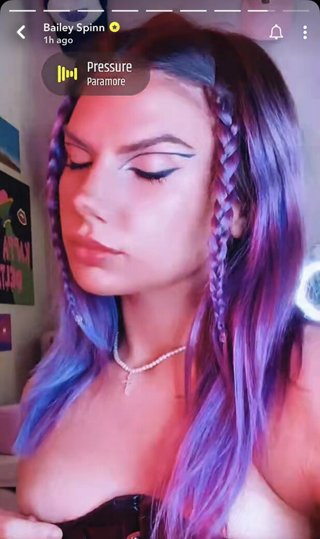 Baileyspinn nude model photo