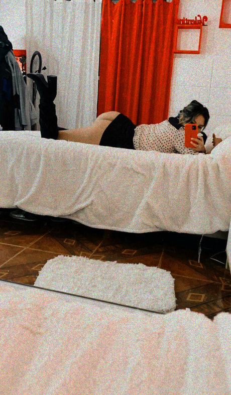 richbreasts model erotic photos