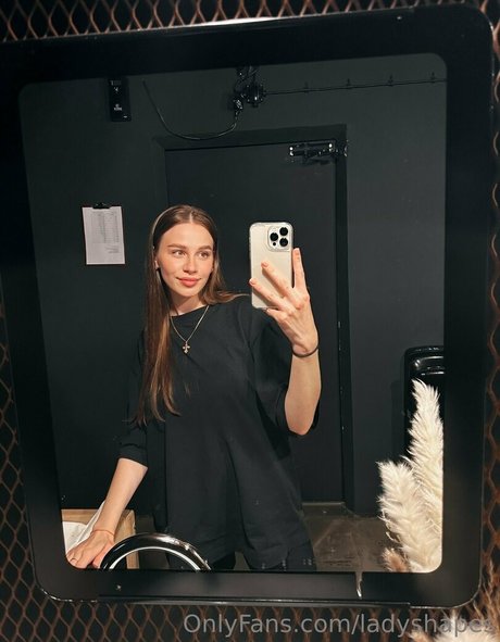 ladyshapes sex star pics