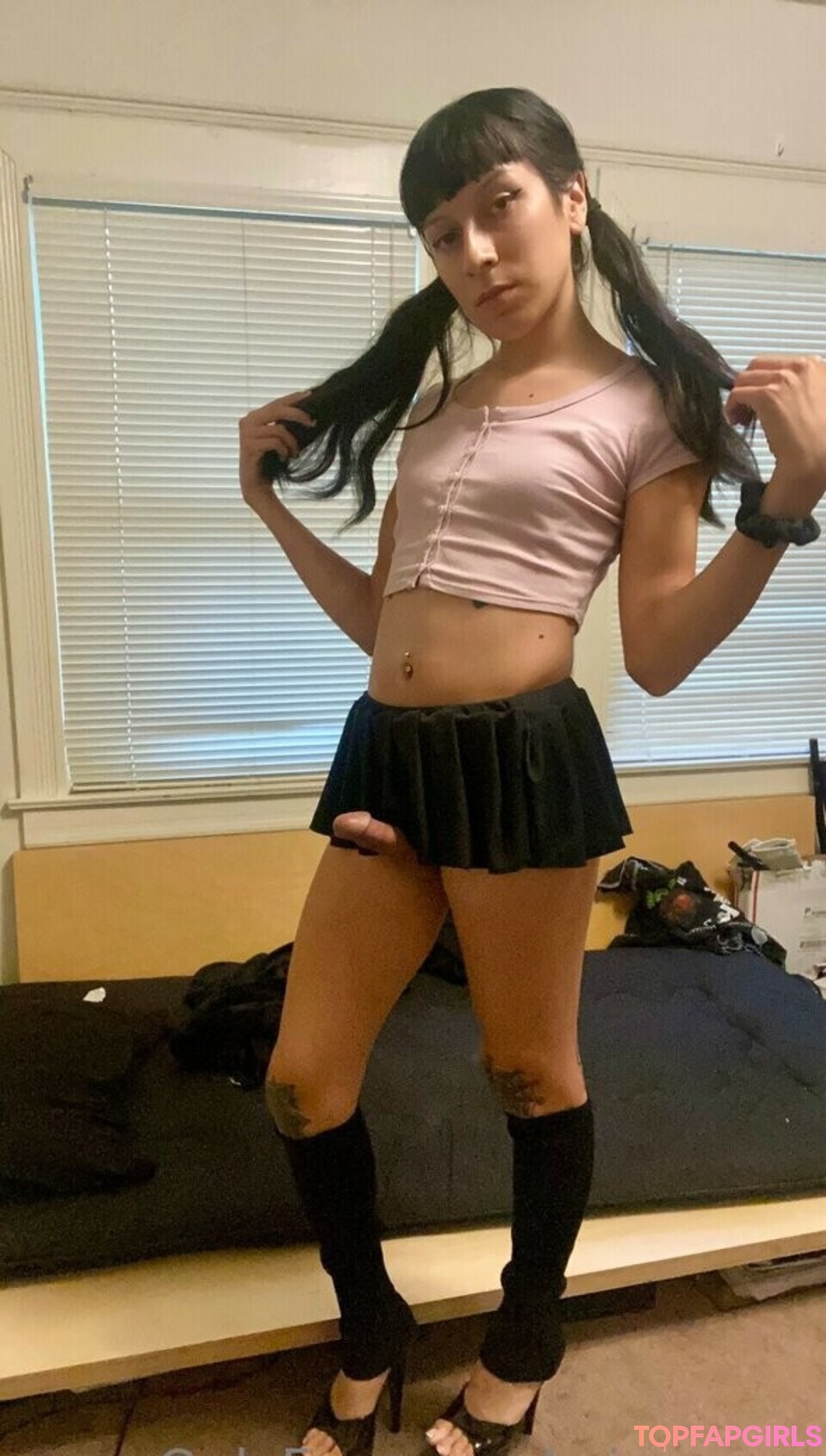 ariaaaxxx pornstar nude pics