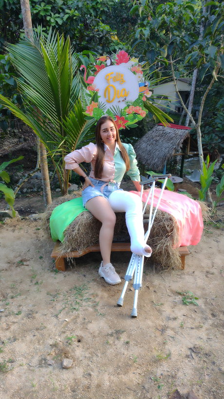 Yul Dapra model hot photo