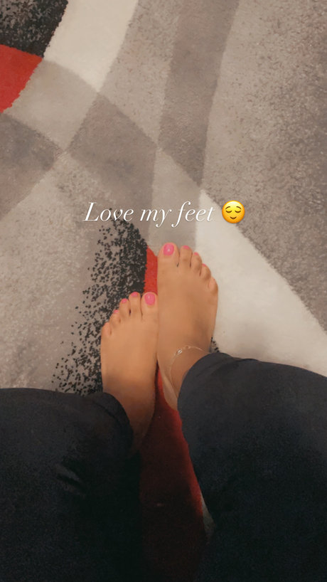 PrettyCuddleFeet art pornstar photos