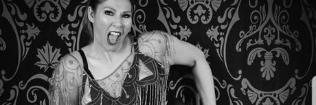 Queenie Bee model erotic picture