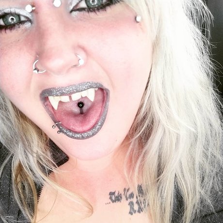 Silver Wolfe pornstar pretty images