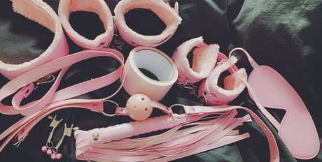 ur goth gf_ erotic actress photos