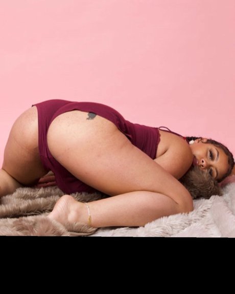 ELLE THE HONEY BUNNY pretty actress archive