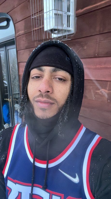 KB_ naked actress photo