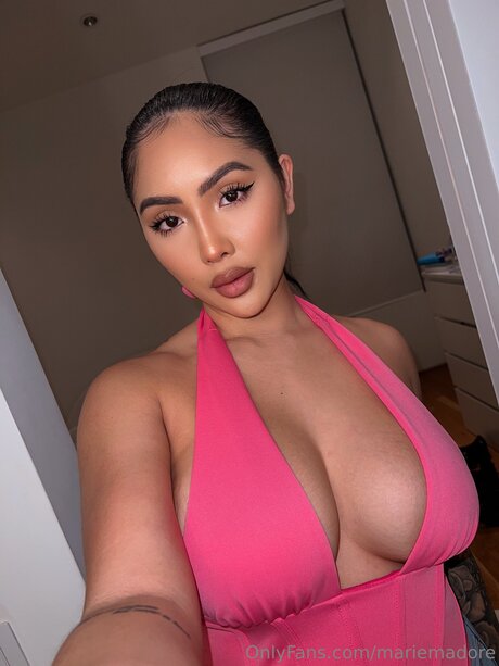 Marie Mador_ top profile image