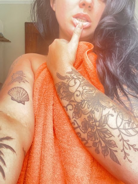 Annie Miracle nudes actress archive