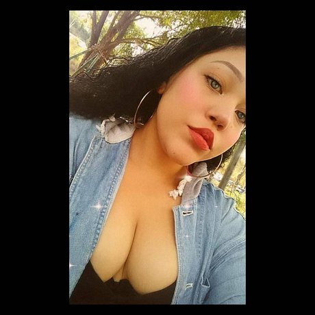 Yarisbeth naked pornstar photos