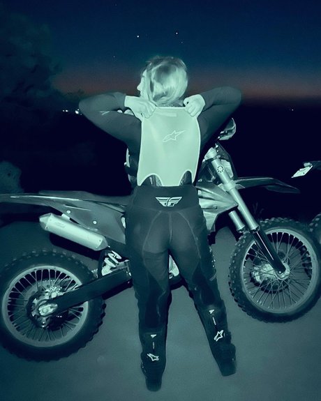 hanna barrett model pretty photo