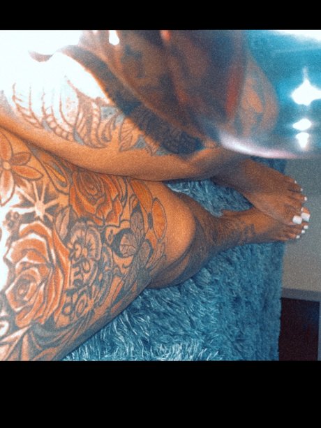 Pretty Tee_ top profile image