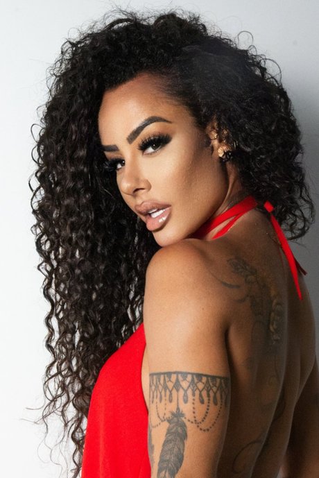 Sue M ura model sexy image