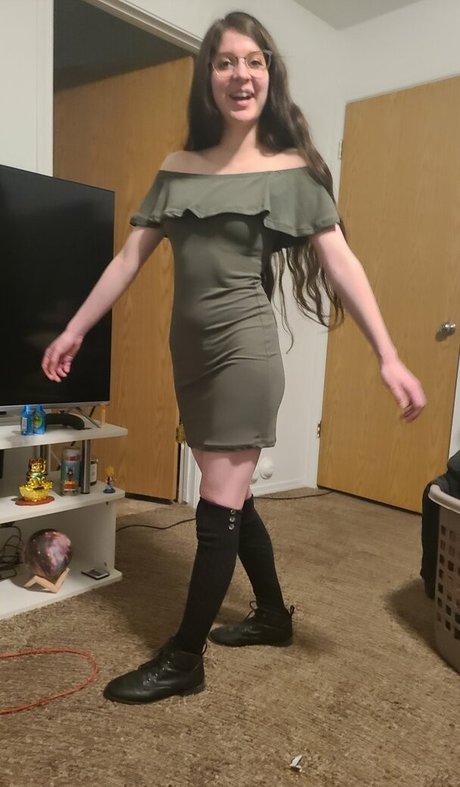 Petitslim actress photos