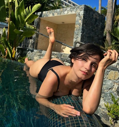 LikaLand nude star image