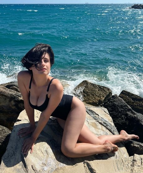 LikaLand hot pornstar image