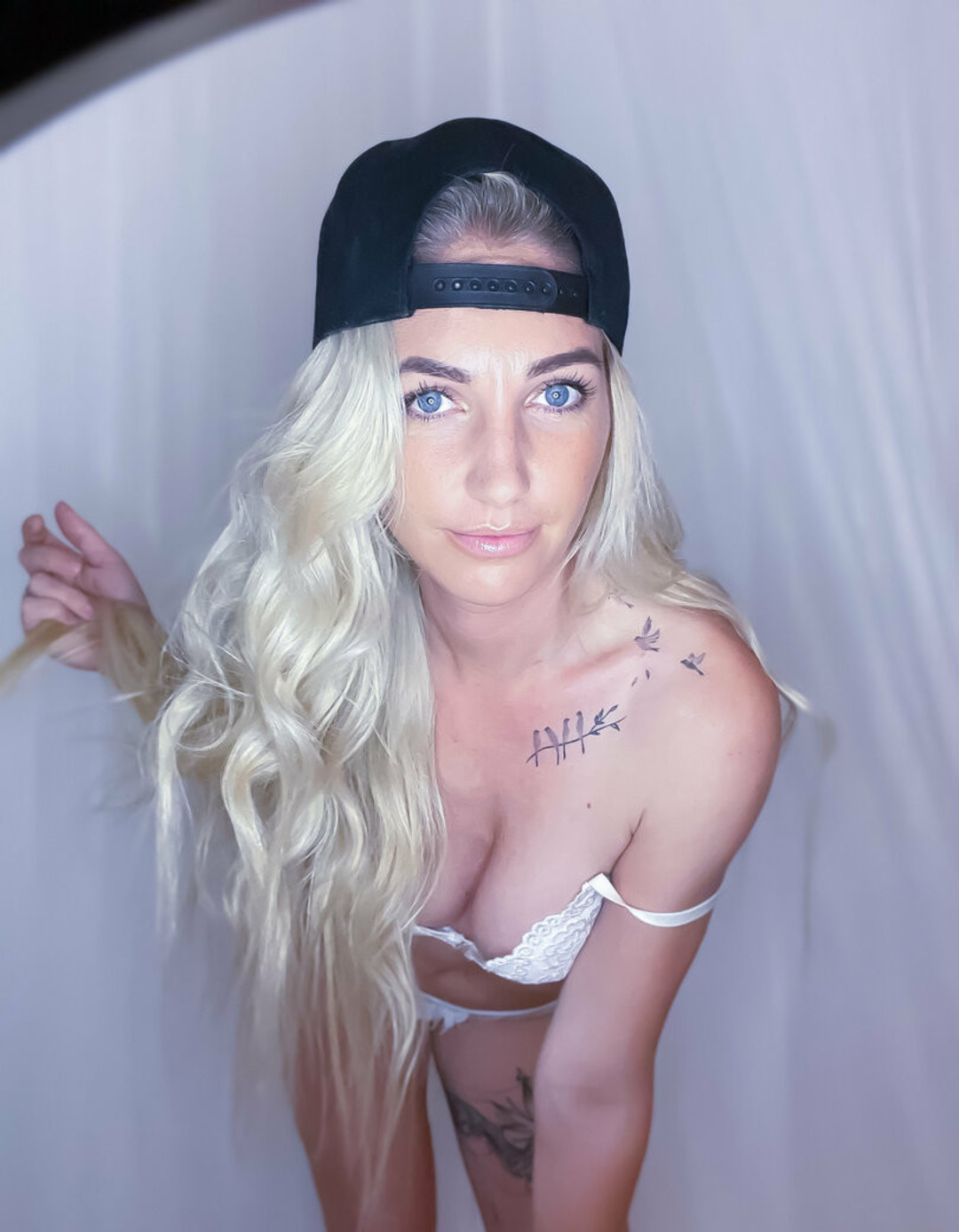 Bonniebi model sex photo