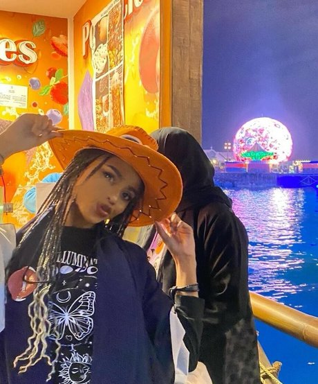 oil7ll pornographic model picture