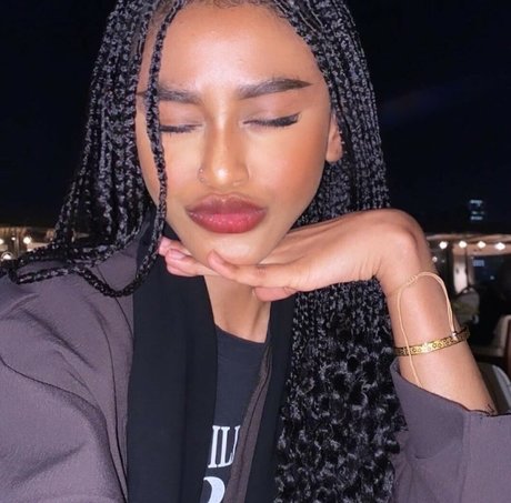 oil7ll erotic star picture