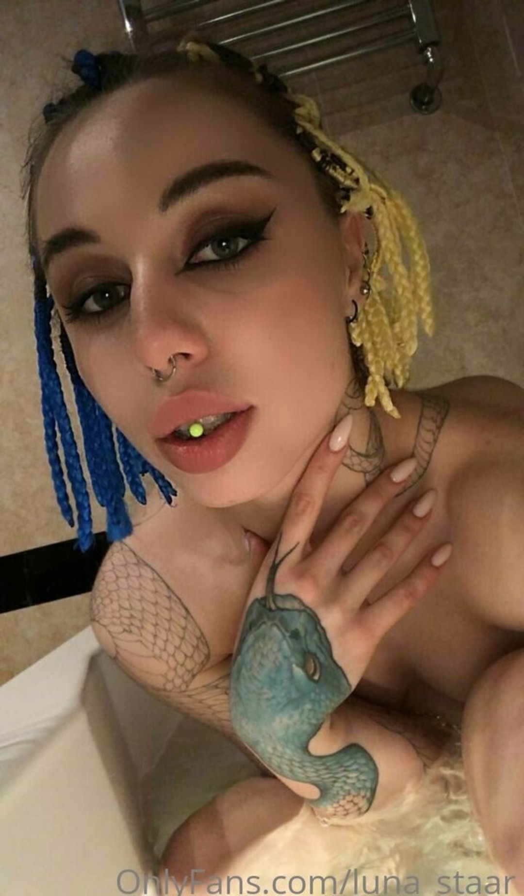 lllisha model pic