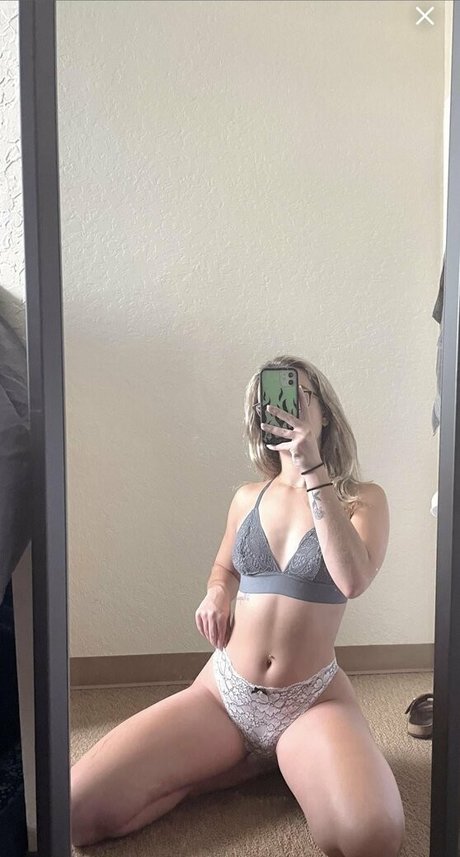 Nikki Margarida adult model pic