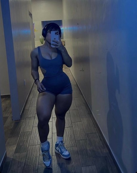 Linnnna Linnnna pornstar adult img