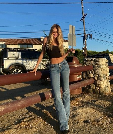 Natalie Ganzhorn pretty star photo