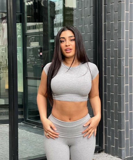 parmidashahh naked actress photo